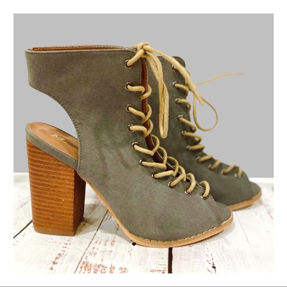 SOLD - Gray Lace Up Block Heels - Super Cute! - Picture 3 of 6
